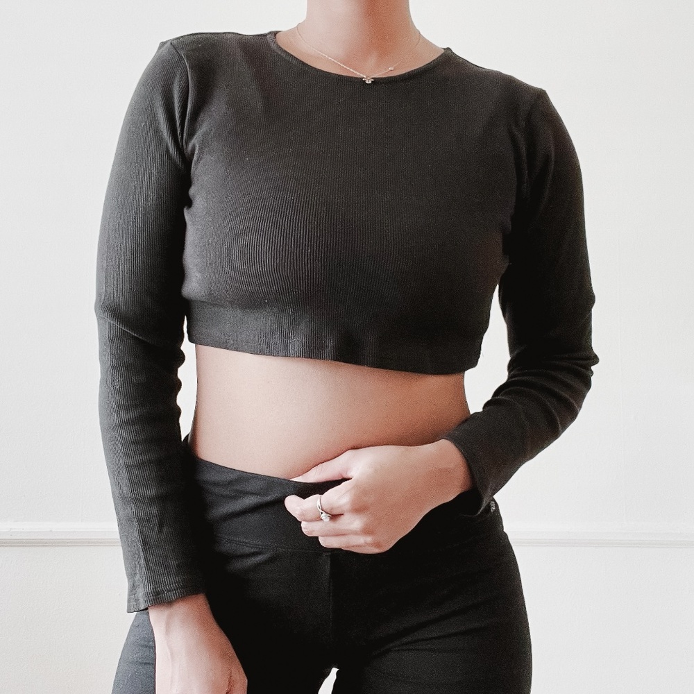H&M ribbed black cropped long sleeve tee